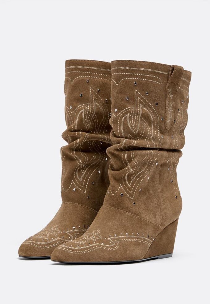 Stivali con tacco a zeppa in pelle