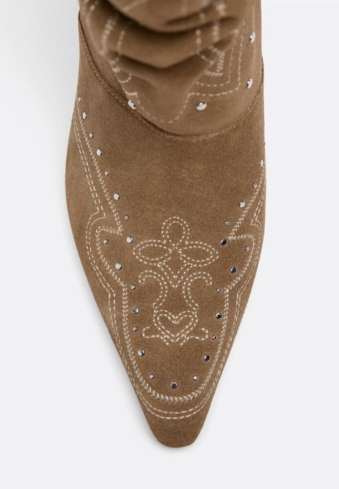 Stivali con tacco a zeppa in pelle