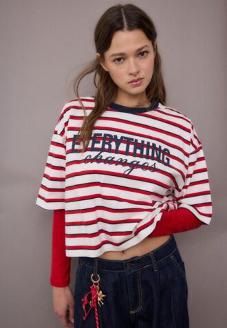 T-shirt a maniche corte a righe stampata