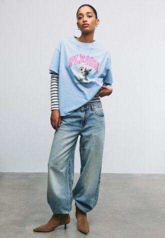 T-shirt a maniche corte con grafica e applicazione