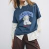 T-shirt a maniche corte con grafica e applicazione T-shirt a maniche corte con grafica e applicazione