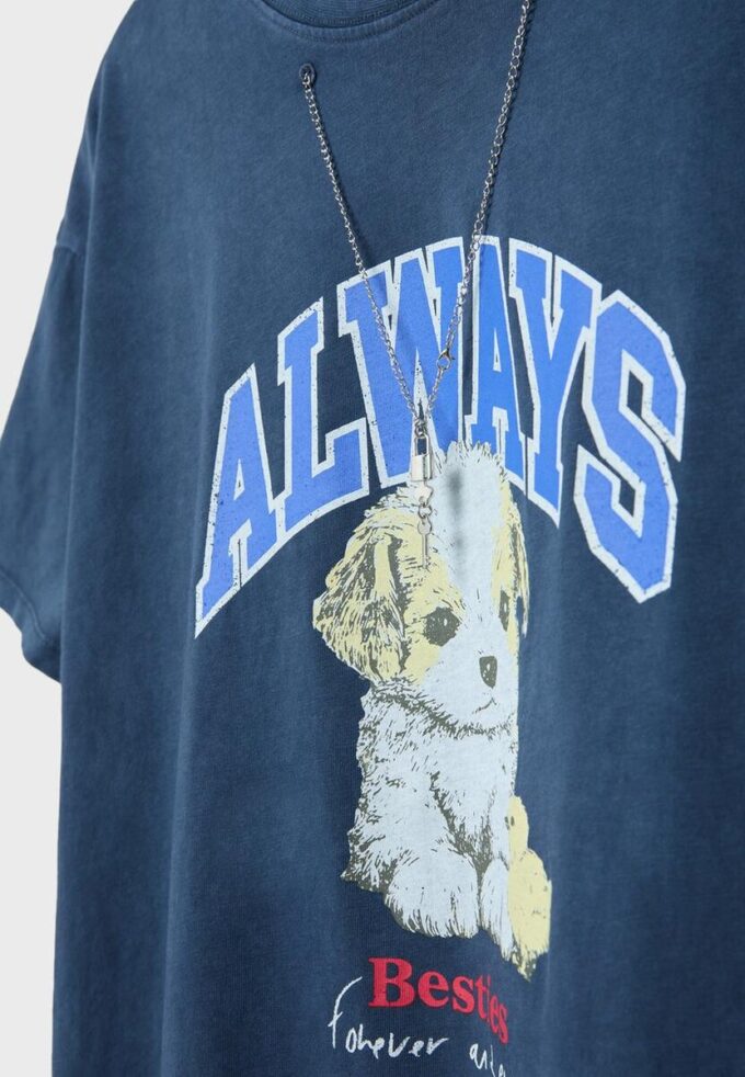 T-shirt a maniche corte con grafica e applicazione T-shirt a maniche corte con grafica e applicazione