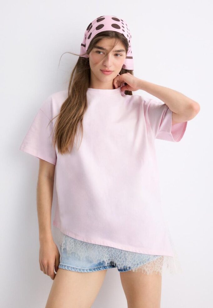 T-shirt a maniche corte con orlo in pizzo