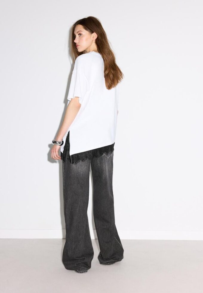 T-shirt a maniche corte con orlo in pizzo T-shirt a maniche corte con orlo in pizzo