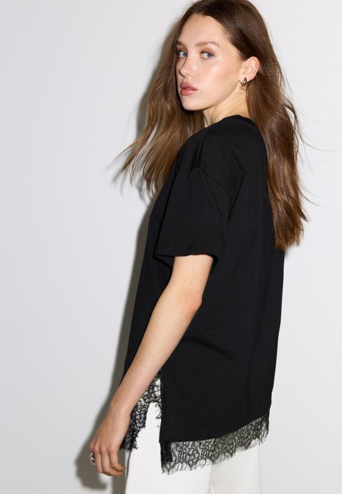 T-shirt a maniche corte con orlo in pizzo T-shirt a maniche corte con orlo in pizzo