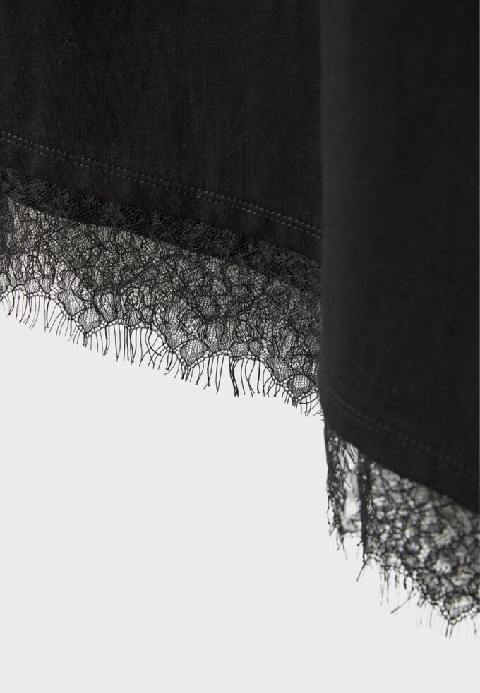T-shirt a maniche corte con orlo in pizzo T-shirt a maniche corte con orlo in pizzo