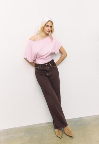 T-shirt a maniche corte con scollo a barchetta