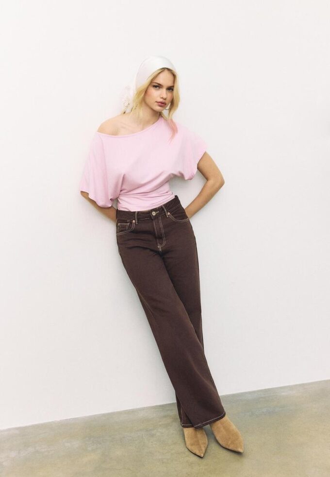 T-shirt a maniche corte con scollo a barchetta