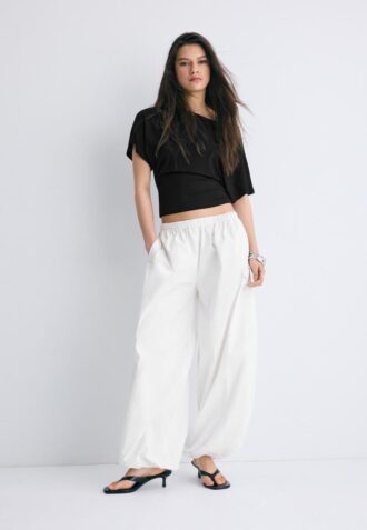 T-shirt a maniche corte con scollo a barchetta