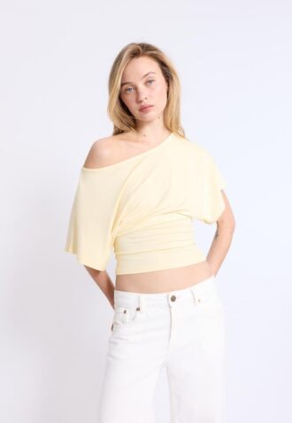 T-shirt a maniche corte con scollo a barchetta