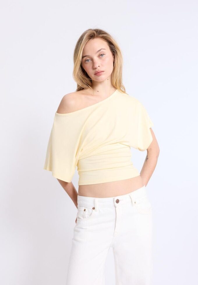T-shirt a maniche corte con scollo a barchetta T-shirt a maniche corte con scollo a barchetta