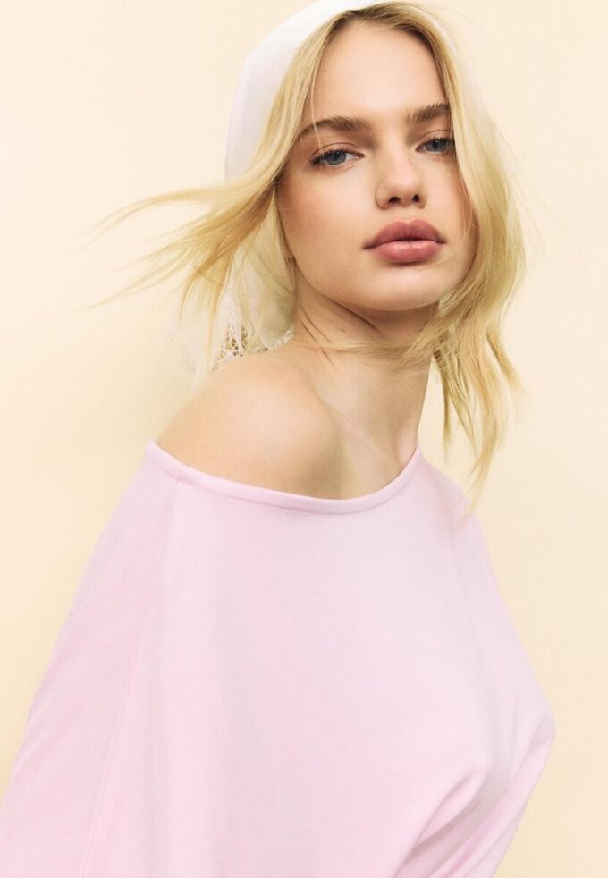 T-shirt a maniche corte con scollo a barchetta