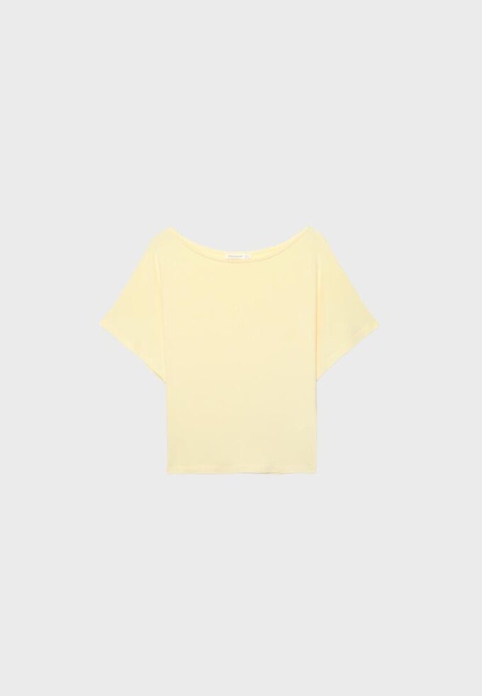 T-shirt a maniche corte con scollo a barchetta T-shirt a maniche corte con scollo a barchetta