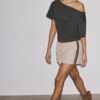 T-shirt a maniche corte con scollo a barchetta e arricciature