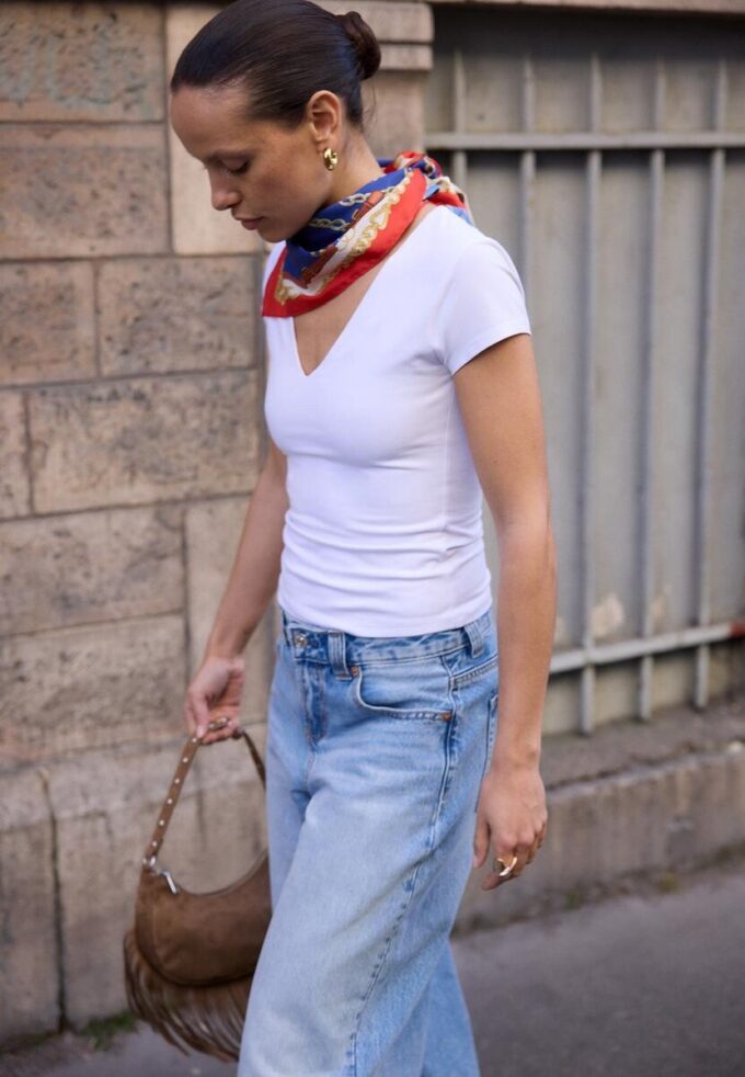 T-shirt a maniche corte con scollo a V T-shirt a maniche corte con scollo a V