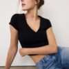 T-shirt a maniche corte con scollo a V
