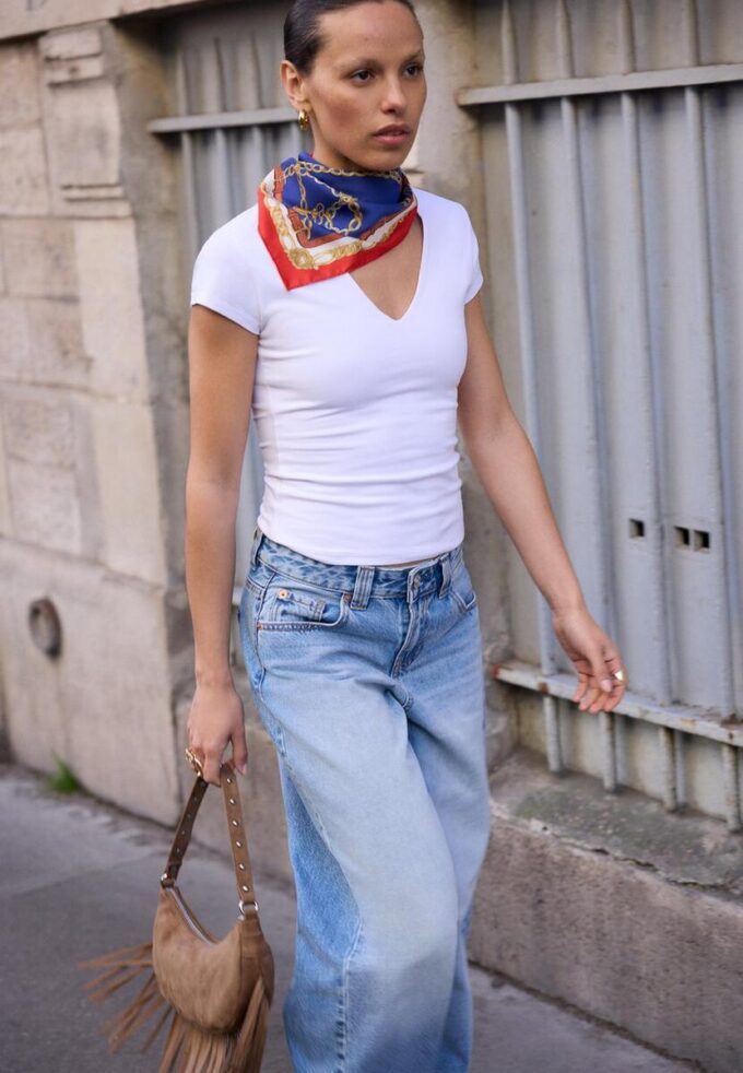 T-shirt a maniche corte con scollo a V T-shirt a maniche corte con scollo a V