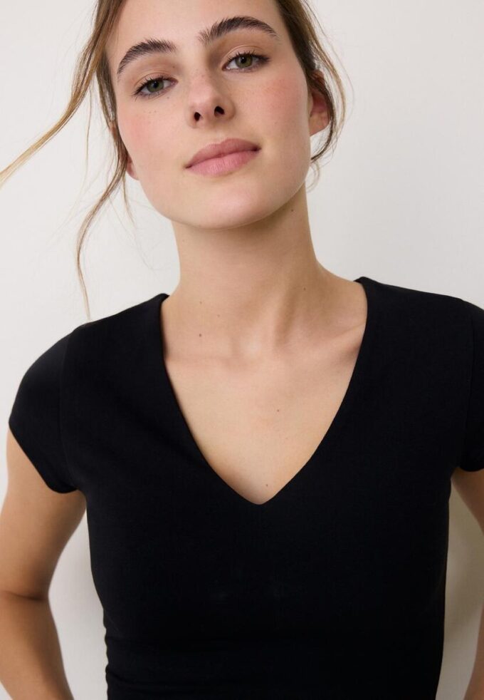 T-shirt a maniche corte con scollo a V