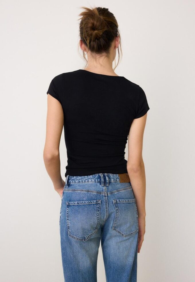 T-shirt a maniche corte con scollo a V