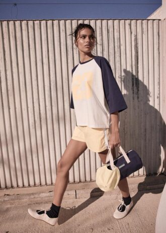 T-shirt con maniche raglan