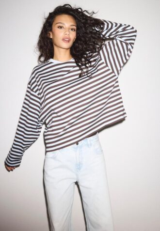 T-shirt oversize a maniche lunghe a righe