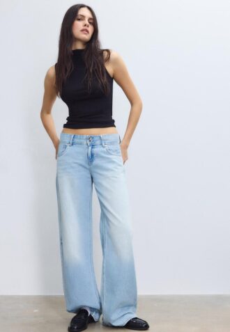 T-shirt senza maniche con collo a imbuto