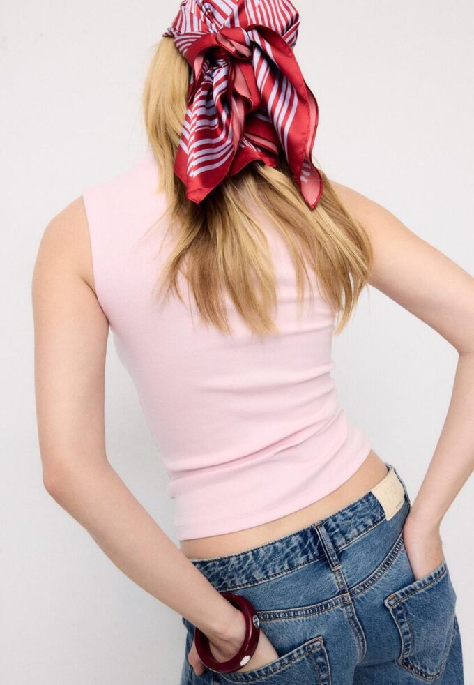 T-shirt senza maniche con collo a imbuto