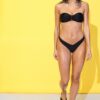 Top bikini a fascia con scollo a U Top bikini a fascia con scollo a U