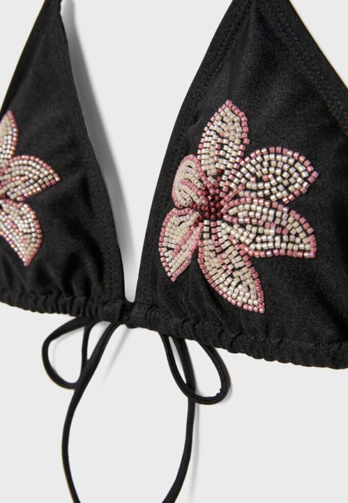 Top bikini a triangolo con fiori ricamati Top bikini a triangolo con fiori ricamati