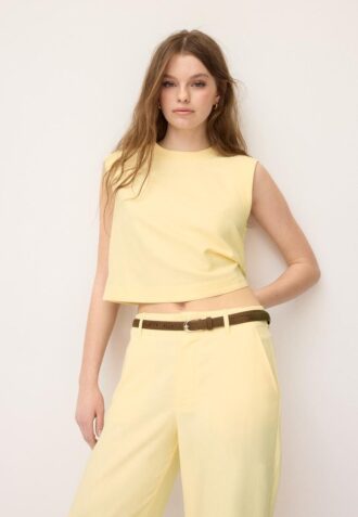 Top con scollo a vogatore effetto lino Top con scollo a vogatore effetto lino