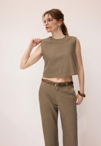 Top con scollo a vogatore effetto lino