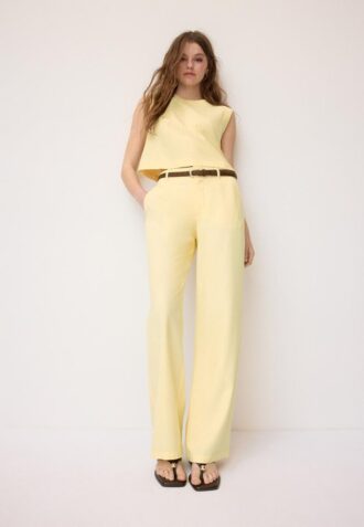 Top con scollo a vogatore effetto lino Top con scollo a vogatore effetto lino