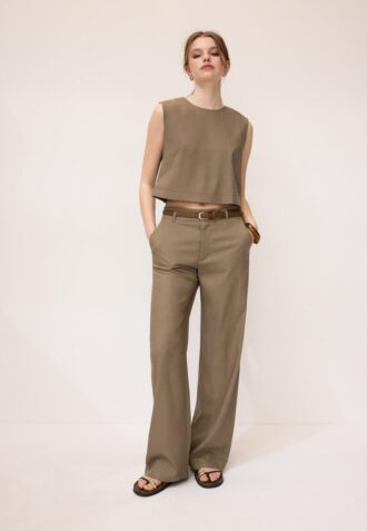 Top con scollo a vogatore effetto lino