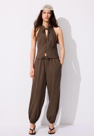 Top con scollo all’americana e bottoni in stile qipao