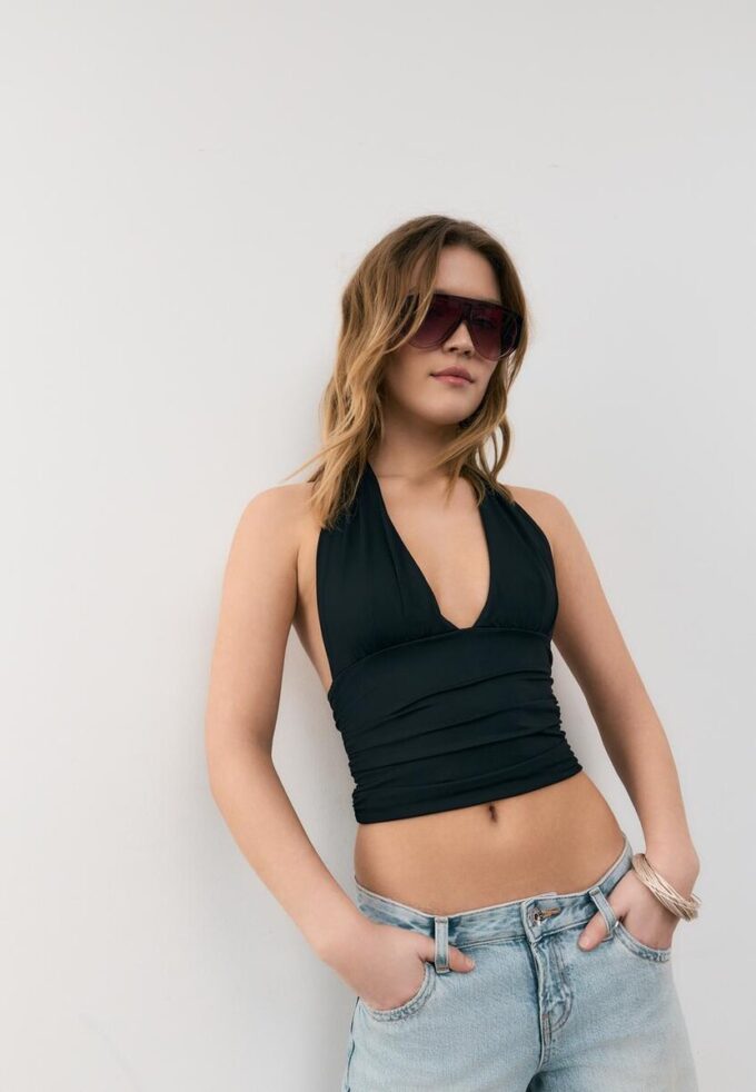 Top con scollo all’americana e laccio arricciato Top con scollo all’americana e laccio arricciato