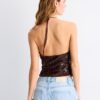 Top con scollo all’americana e paillettes