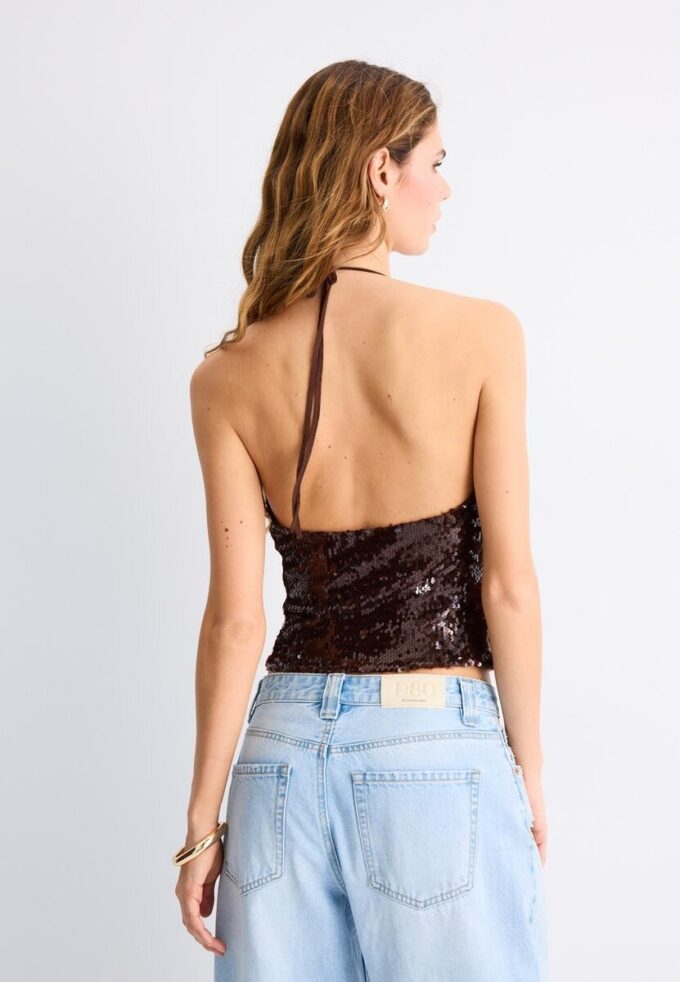 Top con scollo all’americana e paillettes