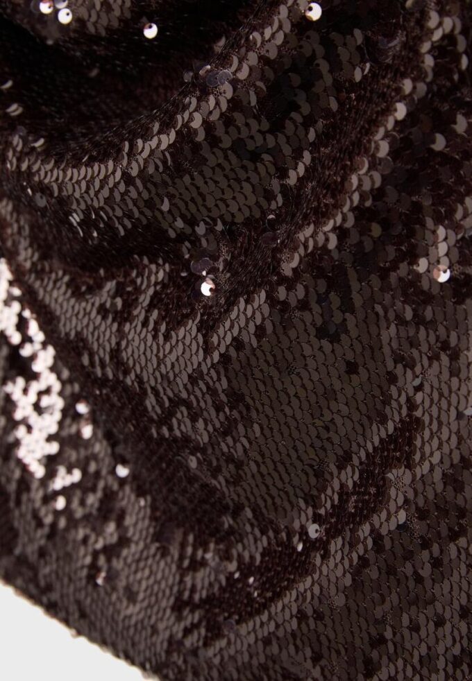 Top con scollo all’americana e paillettes