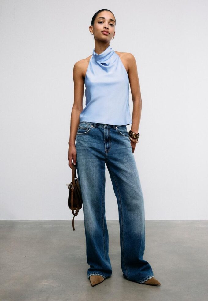 Top con scollo all’americana effetto raso Top con scollo all’americana effetto raso