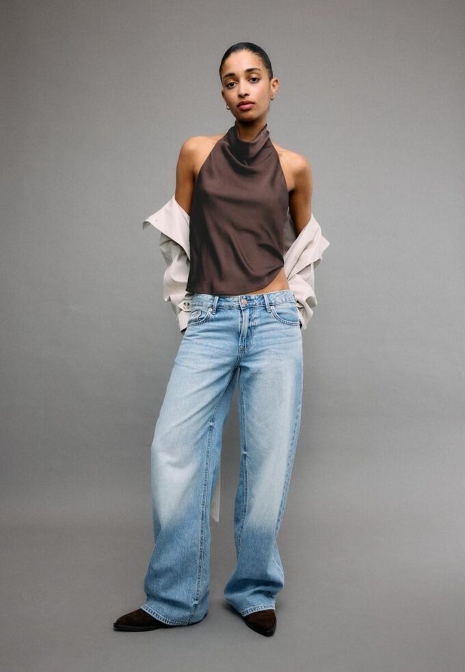 Top con scollo all’americana effetto raso