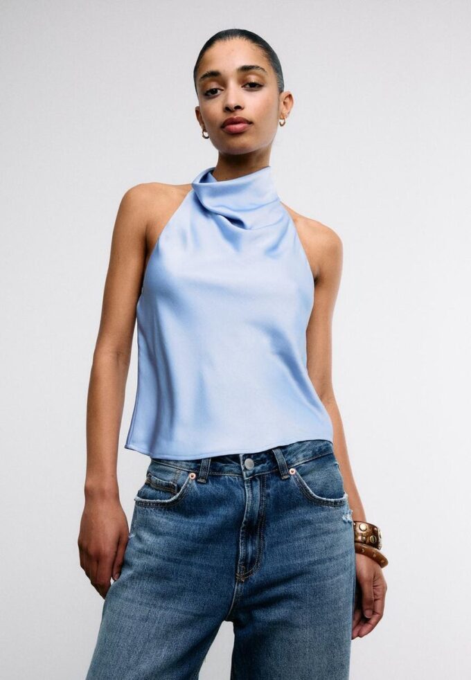 Top con scollo all’americana effetto raso Top con scollo all’americana effetto raso