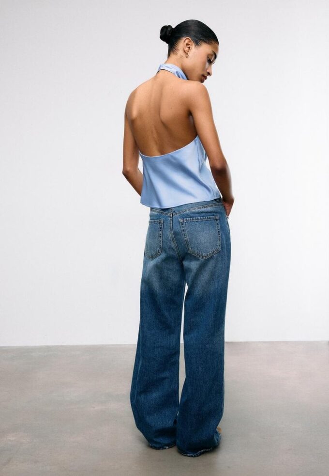 Top con scollo all’americana effetto raso Top con scollo all’americana effetto raso