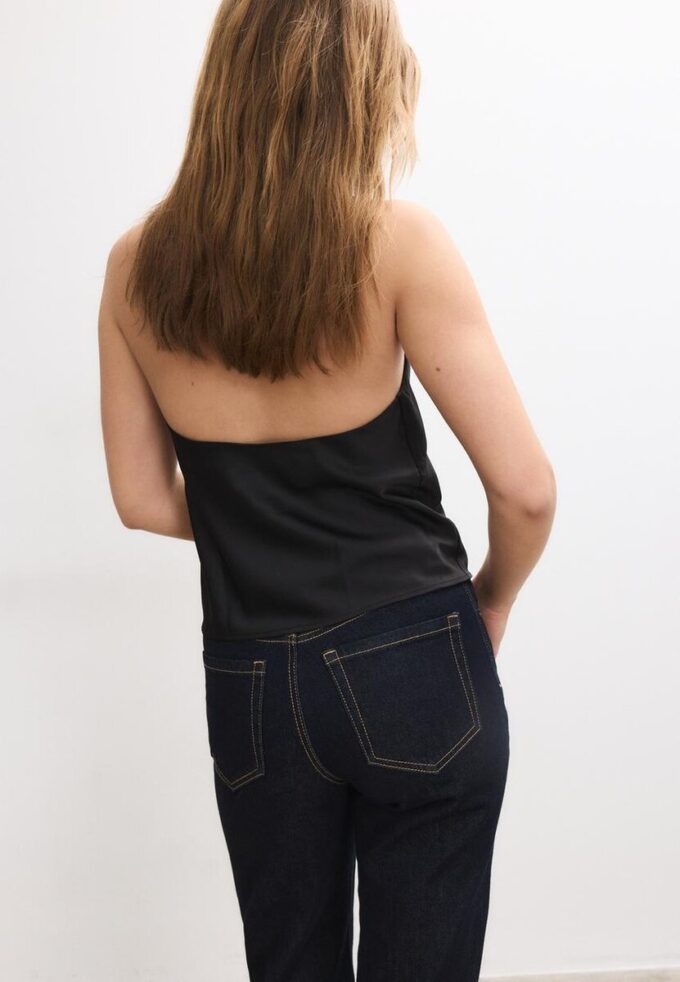 Top con scollo all’americana effetto raso Top con scollo all’americana effetto raso