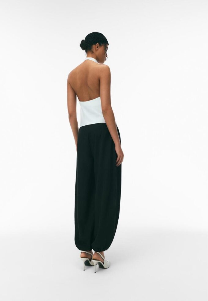 Top con scollo all’americana effetto raso Top con scollo all’americana effetto raso