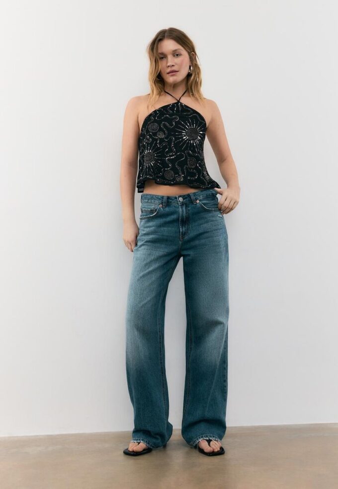 Top con scollo all’americana ricamato Top con scollo all’americana ricamato