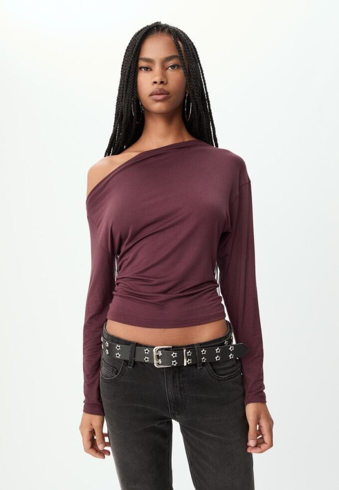 Top con scollo asimmetrico