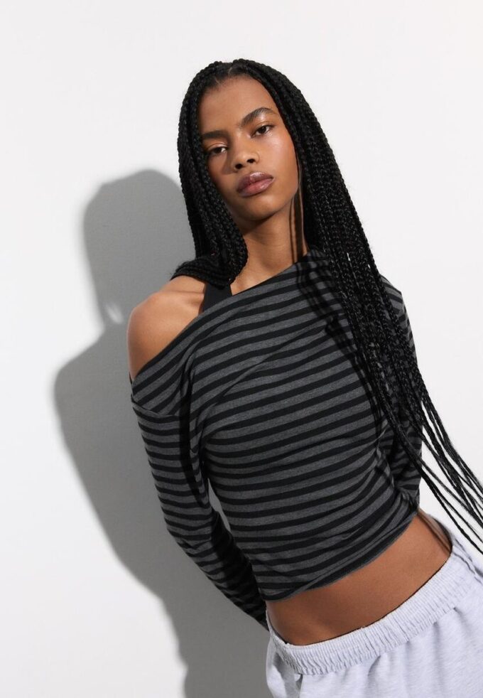 Top con scollo asimmetrico