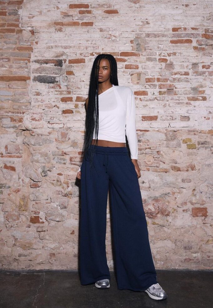 Top con scollo asimmetrico