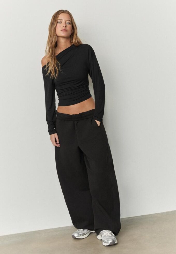 Top con scollo asimmetrico
