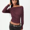 Top con scollo asimmetrico